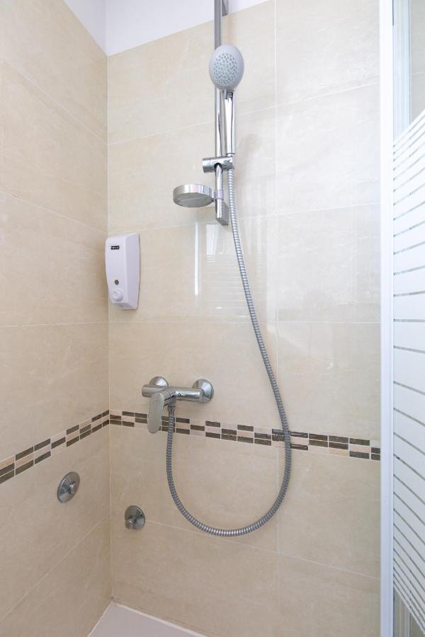 Apartmani Braut Корнич Экстерьер фото